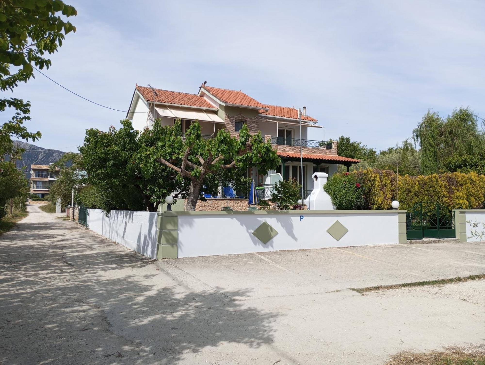 Queen Bay Studios Vasiliki  Exterior photo