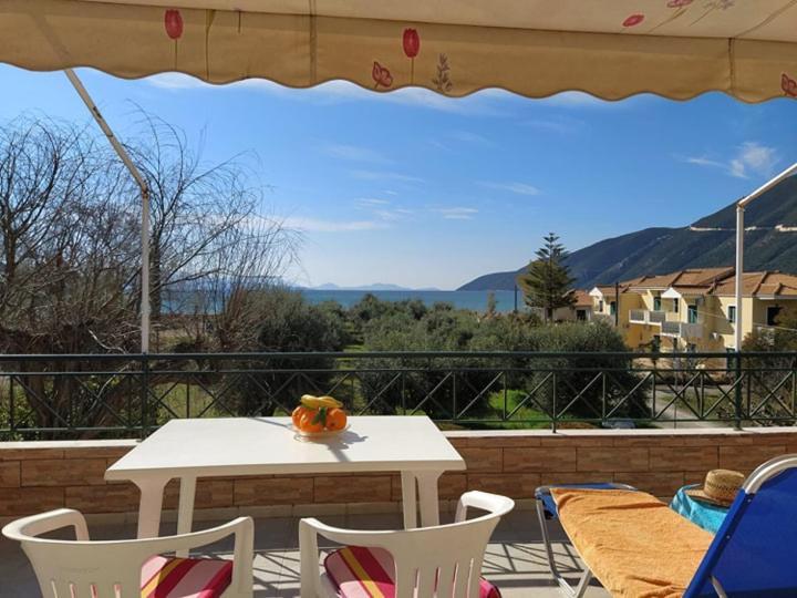 Queen Bay Studios Vasiliki  Exterior photo